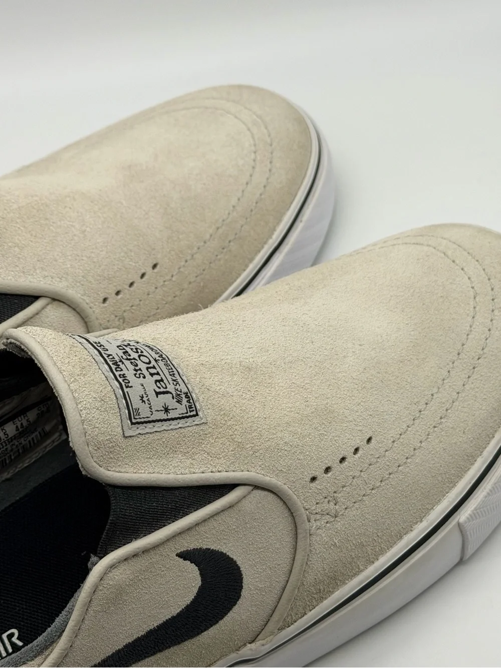 Nike SB Janoski+ Slip On Suede Skate Shoes White Black 10.5